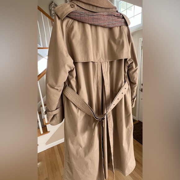 Women’s Vintage Trench Coat - Picture 7 of 9